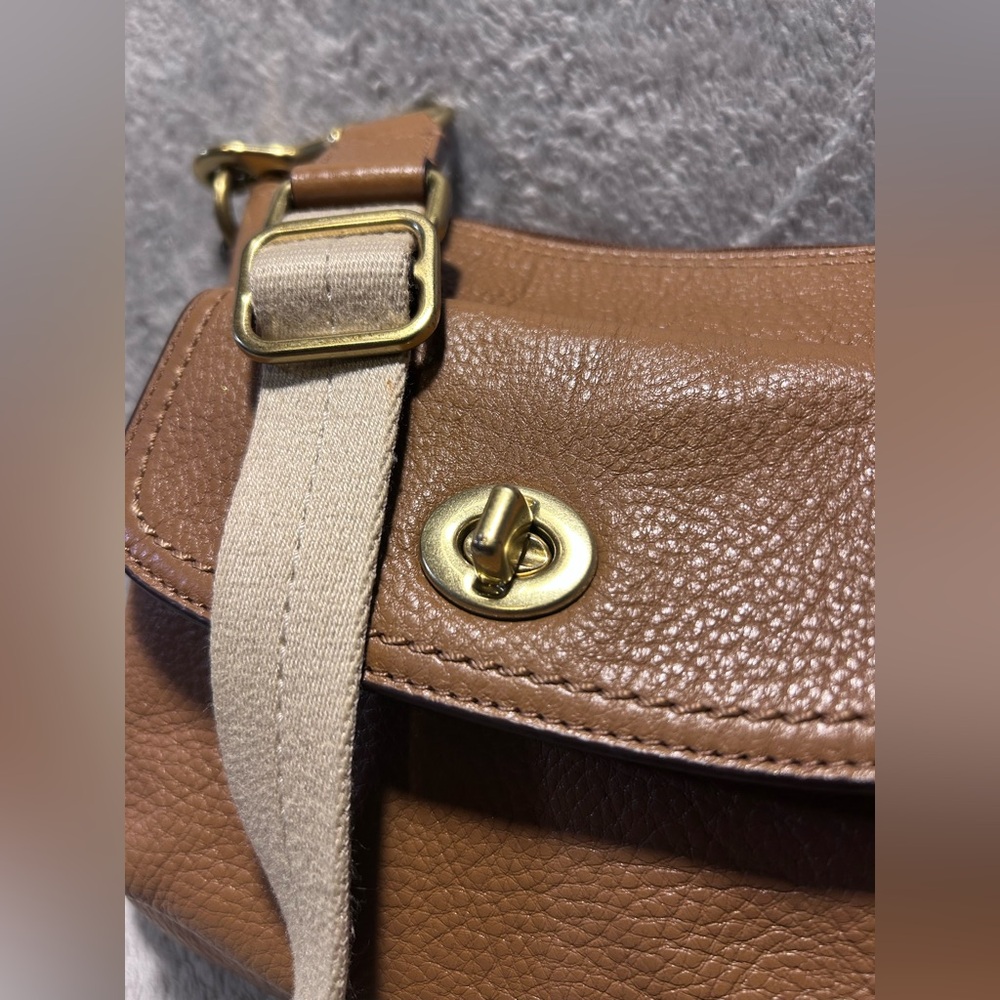 Coach Park Pebbled Leather Swingpack w/ Gold Hardware - Picture 4 of 14